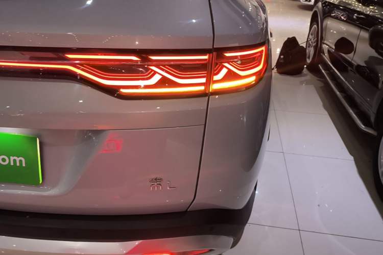 Used BYD Song L DM-i 2024 112 km Leading Edition Right Rear Taillight