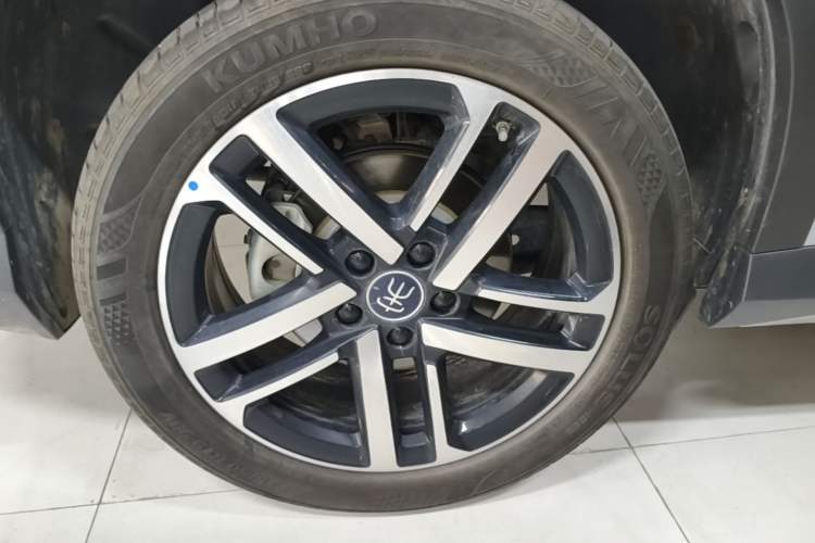 Used BYD Song L DM-i 2024 112 km Leading Edition Right Rear Wheel Hub