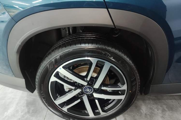 Used BYD Song L DM-i 2024 112 km Beyond Edition Right Rear Wheel Hub
