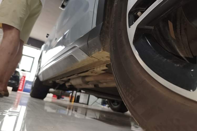 Used BYD Song L DM-i 2024 112 km Leading Edition Right Side Sill