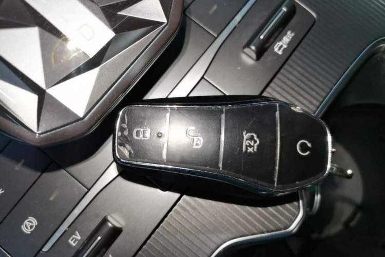Used BYD Song L DM-i 2024 75km Leading Edition Vehicle Key