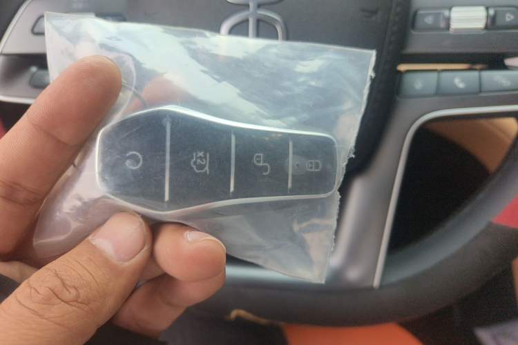 Used BYD Song L DM-i 2024 112 km Leading Edition Vehicle Key
