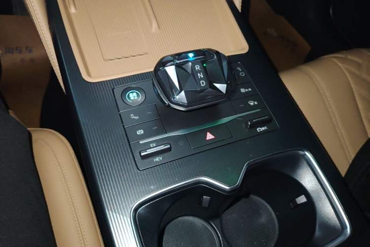 Used BYD Song L DM-i 2024 112 km Beyond Edition Audio And AC Panel