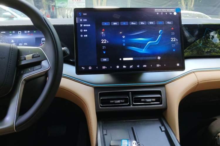 Used BYD Song L DM-i 2024 160 km Excellence Version Audio And AC Panel