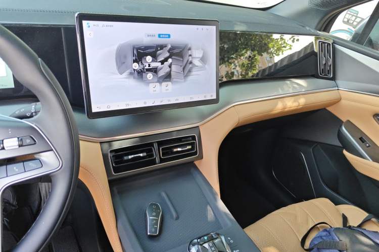 Used BYD Song L DM-i 2024 112 km Beyond Edition Audio And AC Panel