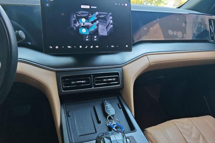 Used BYD Song L DM-i 2024 112 km Beyond Edition Audio And AC Panel