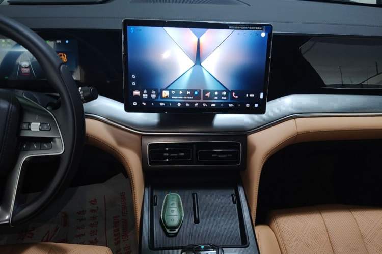 Used BYD Song L DM-i 2024 112 km Leading Edition Audio And AC Panel