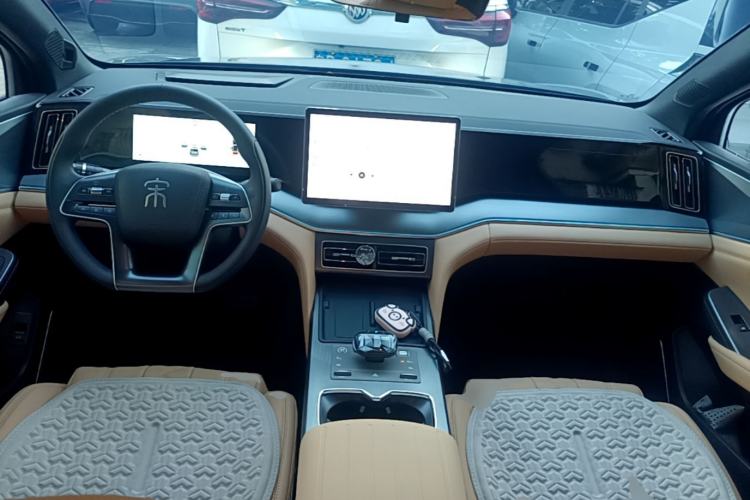 Used BYD Song L DM-i 2024 112 km Beyond Edition Center Console