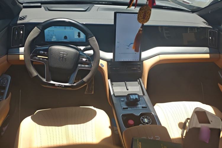 Used BYD Song L DM-i 2024 112 km Leading Edition Center Console
