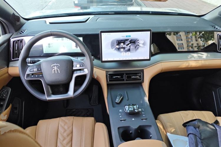 Used BYD Song L DM-i 2024 112 km Beyond Edition Center Console