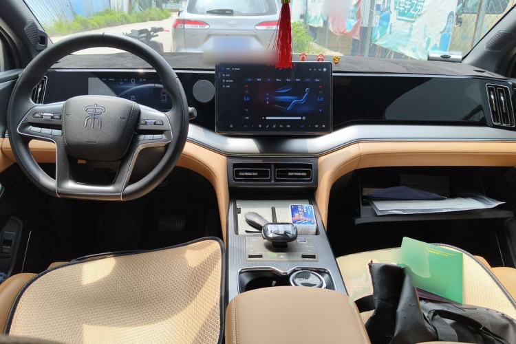 Used BYD Song L DM-i 2024 112 km Beyond Edition Center Console