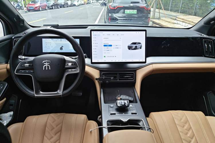 Used BYD Song L DM-i 2024 160 km Excellence Version Center Console