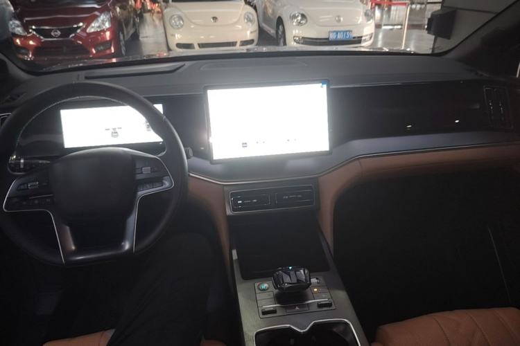 Used BYD Song L DM-i 2024 112 km Beyond Edition Center Console