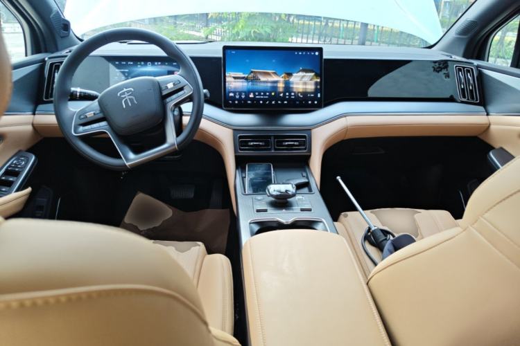 Used BYD Song L DM-i 2024 112 km Beyond Edition Center Console