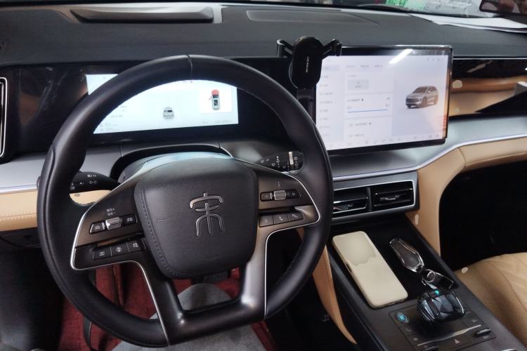 Used BYD Song L DM-i 2024 112 km Beyond Edition Center Console
