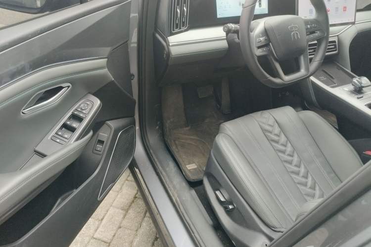 Used BYD Song L DM-i 2024 160km Beyond Edition Driver Seat