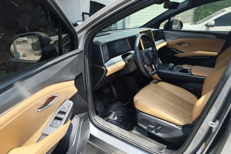 Used BYD Song L DM-i 2024 112 km Leading Edition Driver Seat