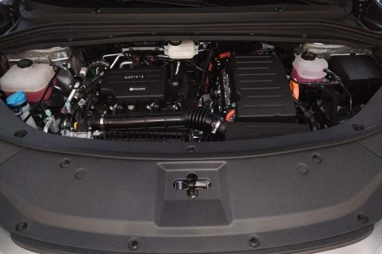 Used BYD Song L DM-i 2024 112 km Beyond Edition Engine Bay