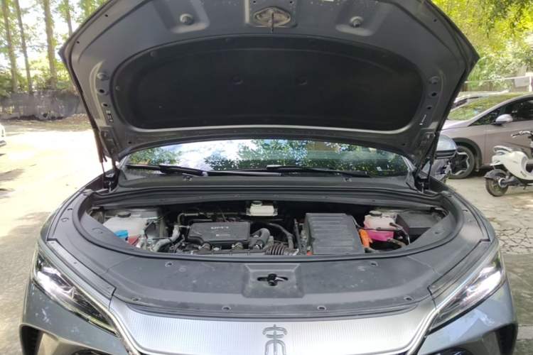 Used BYD Song L DM-i 2024 160 km Excellence Version Engine Bay
