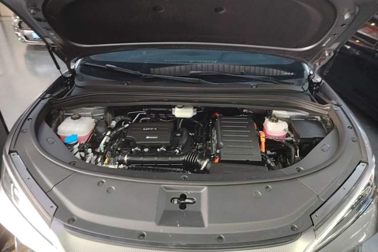 Used BYD Song L DM-i 2024 112 km Beyond Edition Engine Bay