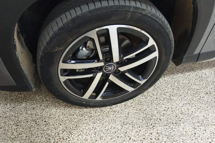Used BYD Song L DM-i 2024 112 km Beyond Edition Exterior 3