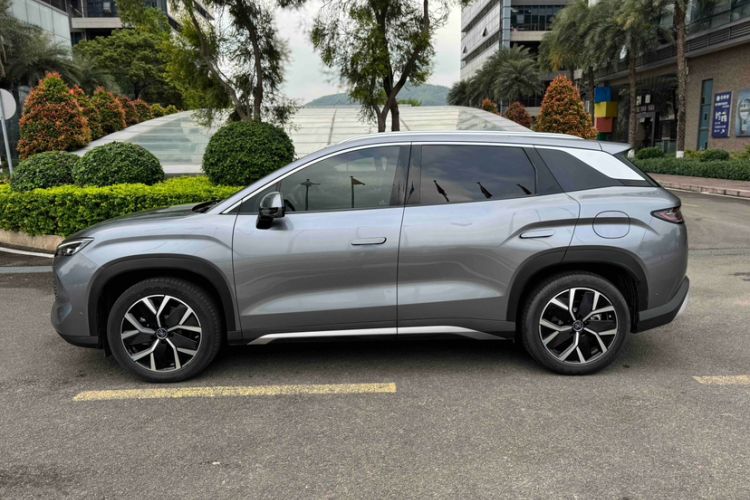 Used BYD Song L DM-i 2024 160 km Excellence Version Exterior 4