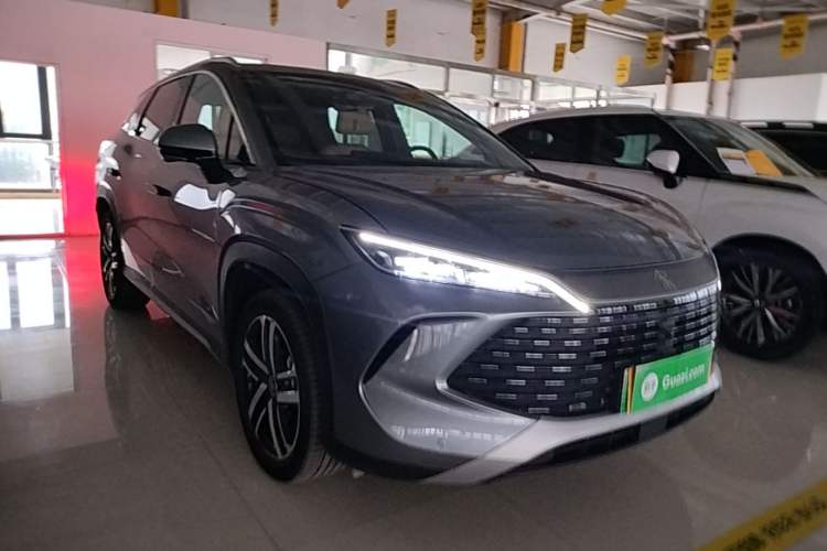 Used BYD Song L DM-i 2024 112 km Beyond Edition Front Right 45 Deg