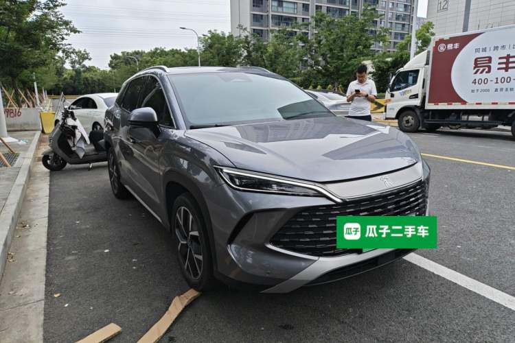 Used BYD Song L DM-i 2024 160 km Excellence Version Front Right 45 Deg
