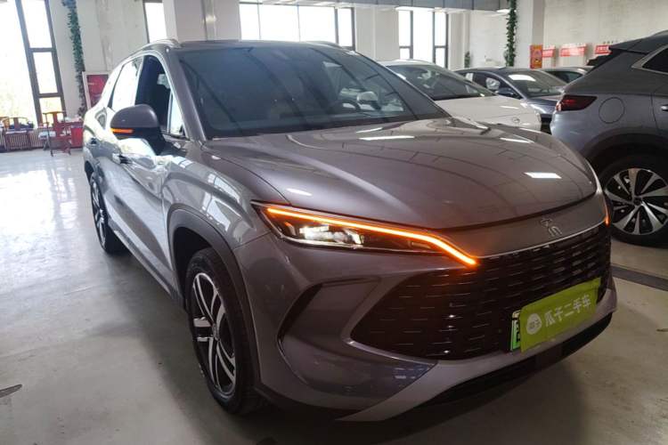 Used BYD Song L DM-i 2024 112 km Leading Edition Front Right 45 Deg