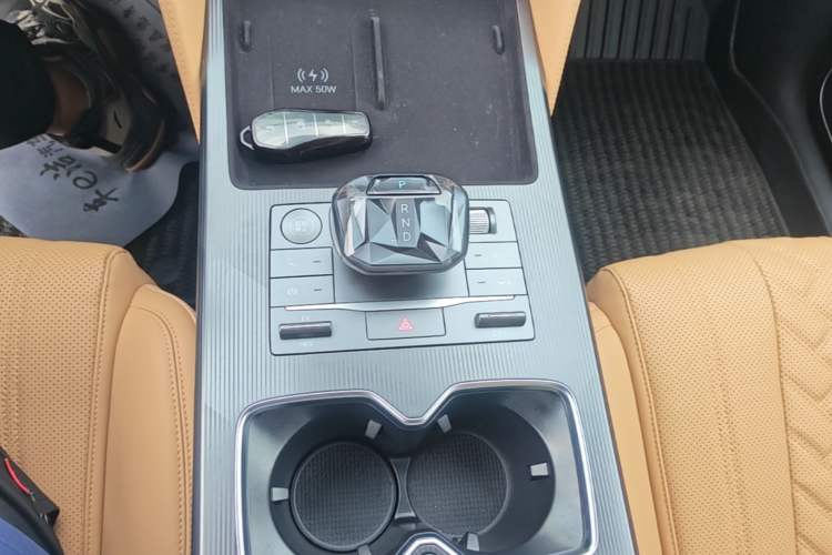 Used BYD Song L DM-i 2024 112 km Beyond Edition Gear Lever