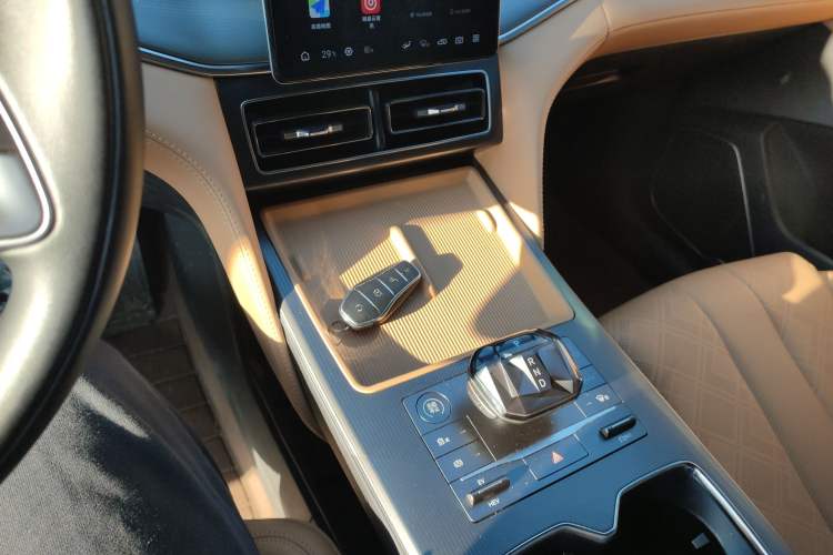 Used BYD Song L DM-i 2024 112 km Leading Edition Gear Lever