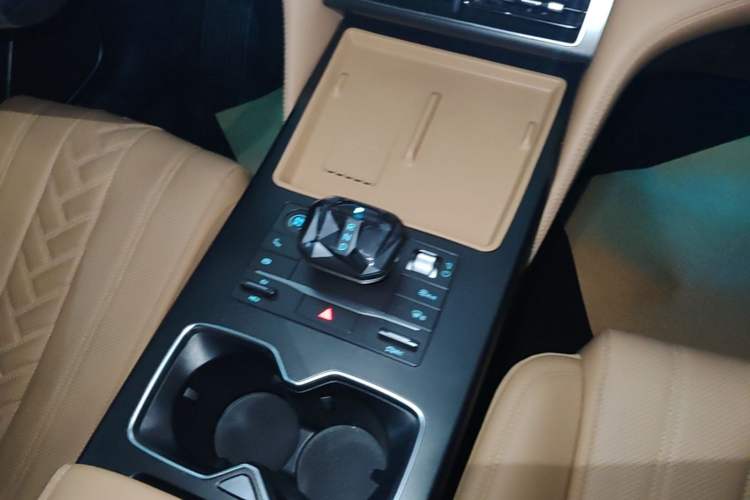 Used BYD Song L DM-i 2024 112 km Beyond Edition Gear Lever