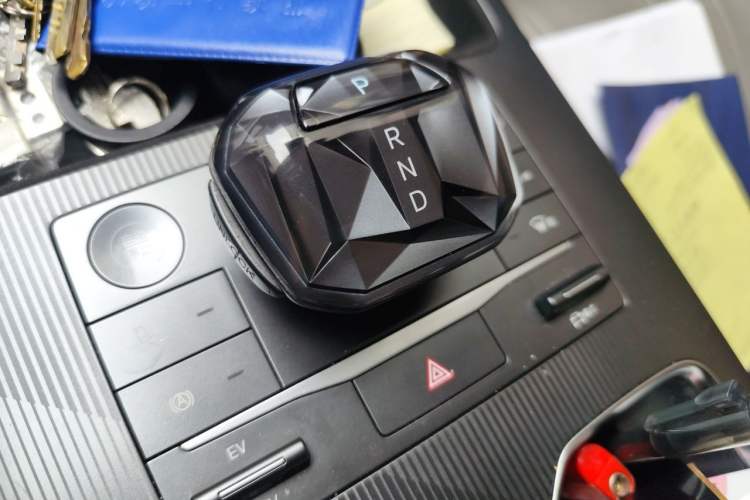 Used BYD Song L DM-i 2024 112 km Beyond Edition Gear Lever