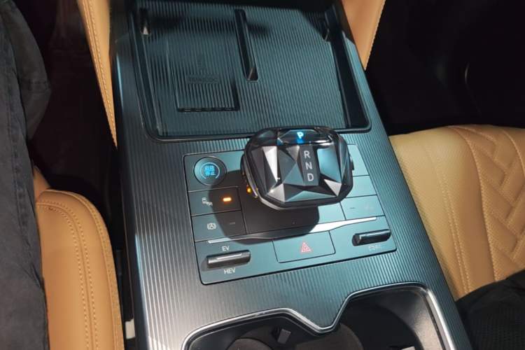 Used BYD Song L DM-i 2024 112 km Beyond Edition Gear Lever
