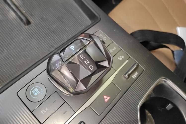 Used BYD Song L DM-i 2024 112 km Leading Edition Gear Lever