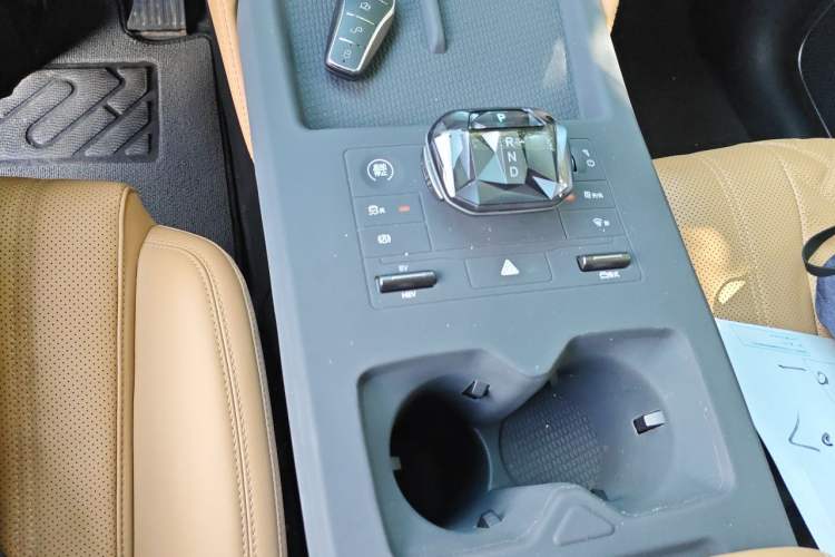 Used BYD Song L DM-i 2024 112 km Beyond Edition Gear Lever