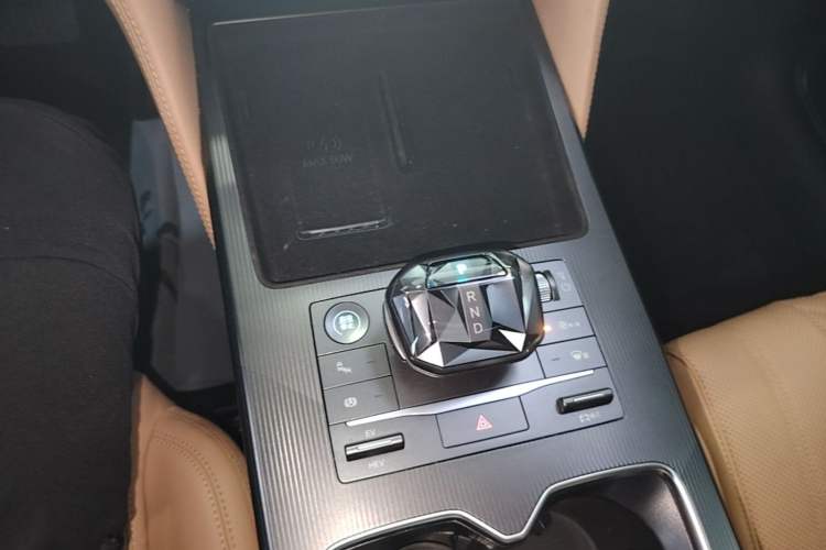 Used BYD Song L DM-i 2024 112 km Beyond Edition Gear Lever