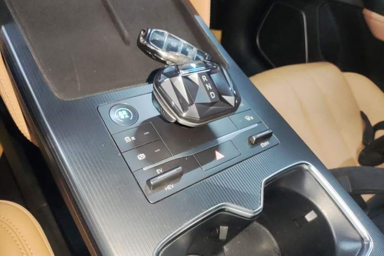 Used BYD Song L DM-i 2024 112 km Leading Edition Gear Lever