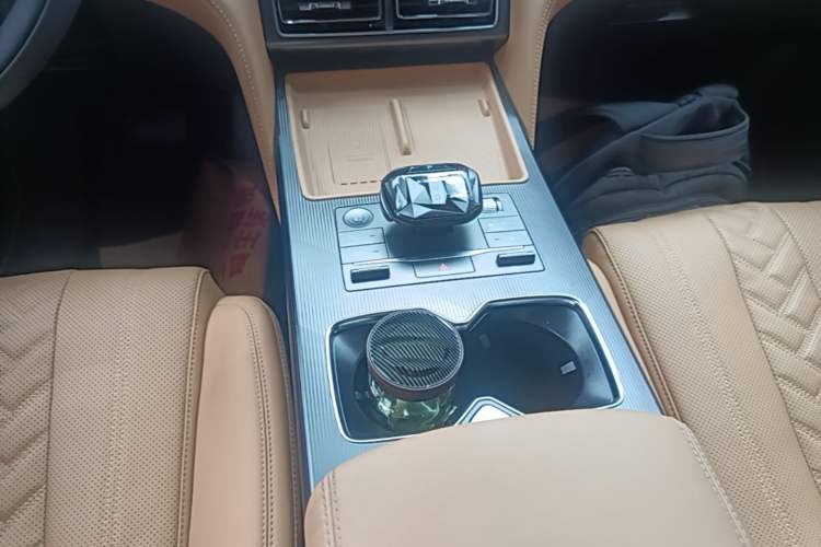 Used BYD Song L DM-i 2024 112 km Beyond Edition Gear Lever