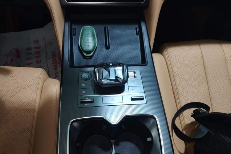 Used BYD Song L DM-i 2024 112 km Leading Edition Gear Lever