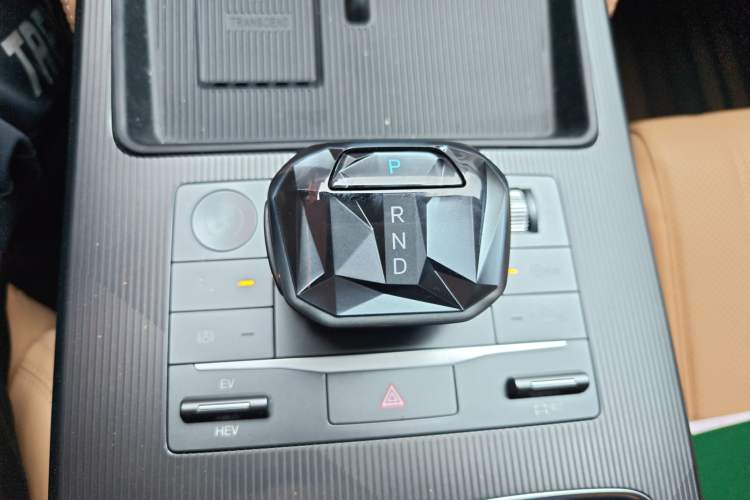Used BYD Song L DM-i 2024 112 km Beyond Edition Gear Lever
