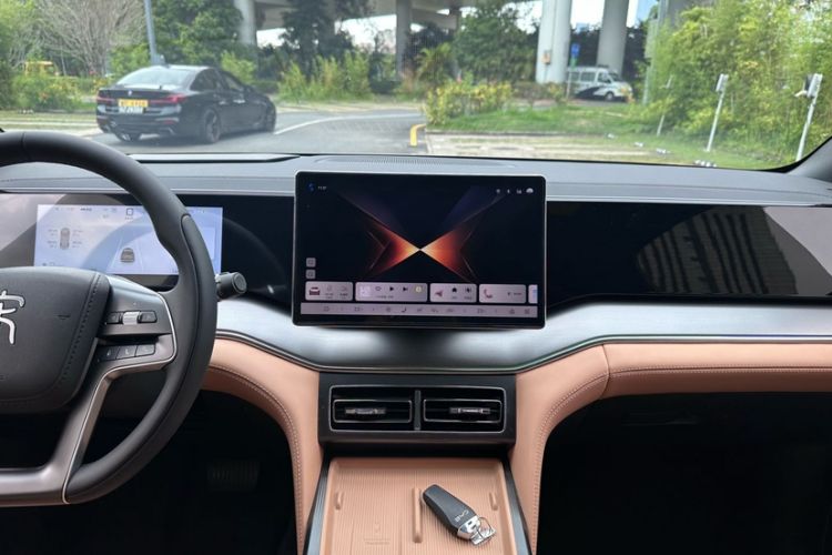Used BYD Song L DM-i 2024 112 km Beyond Edition Interior 1