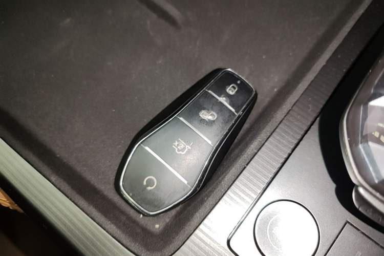 Used BYD Song L DM-i 2024 112 km Leading Edition Interior 1