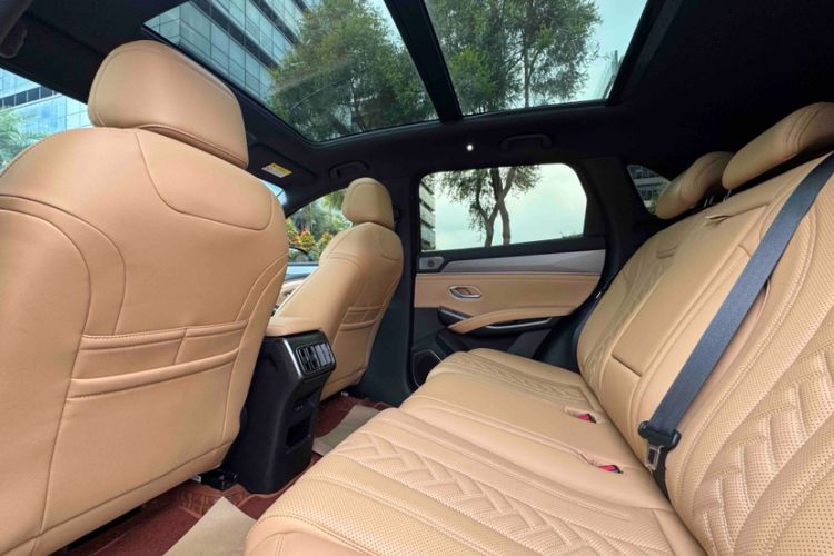 Used BYD Song L DM-i 2024 160 km Excellence Version Interior 1