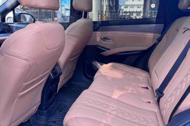 Used BYD Song L DM-i 2024 160km Beyond Edition Interior 2