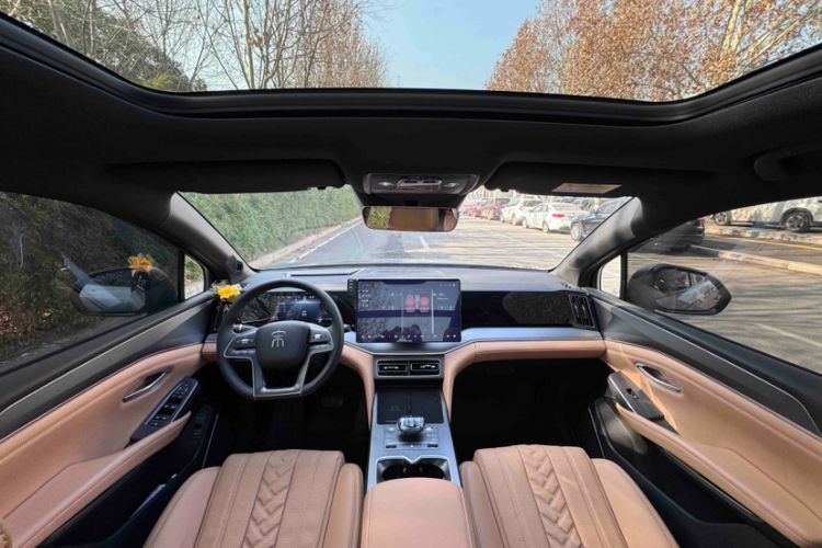 Used BYD Song L DM-i 2024 160km Beyond Edition Interior 3
