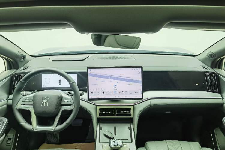 Used BYD Song L DM-i 2024 112 km Beyond Edition Interior 3