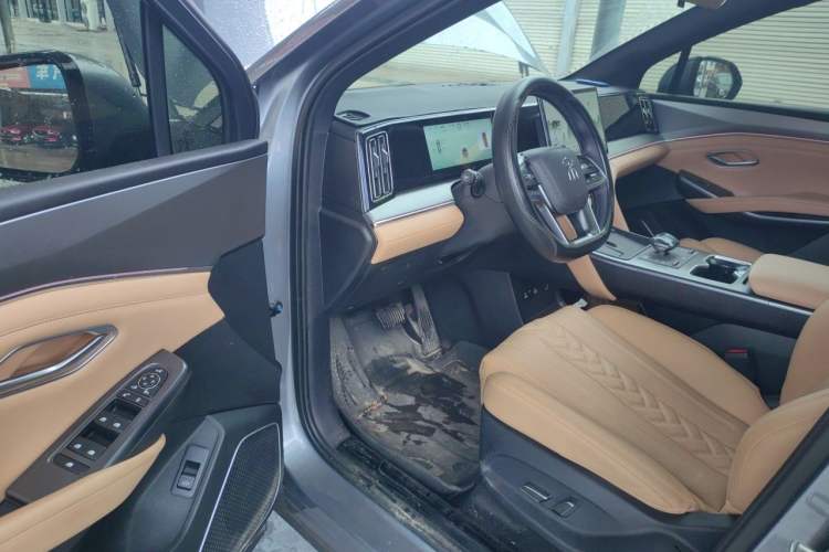 Used BYD Song L DM-i 2024 112 km Beyond Edition Interior 3