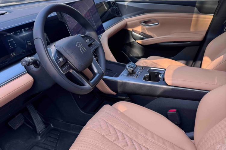 Used BYD Song L DM-i 2024 160km Beyond Edition Interior 4