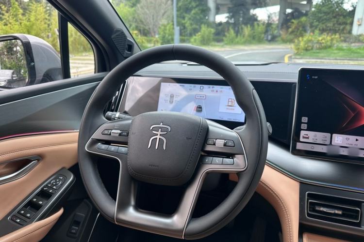 Used BYD Song L DM-i 2024 112 km Beyond Edition Interior 4
